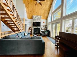 The Bear Cave Cottage at Little Kennisis Lake, Cottage in Algonquin Highlands