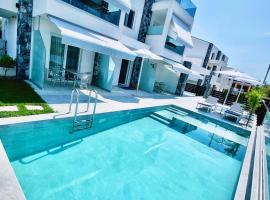 INTERNI LUXURY LIVING b، فندق في نيكيتي