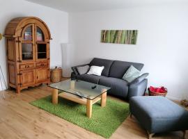 Wohnung in Teningen mit großem Balkon, hotelli kohteessa Teningen