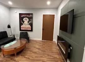 Cosy Quinpool Rd - 2 Bedroom Apartment