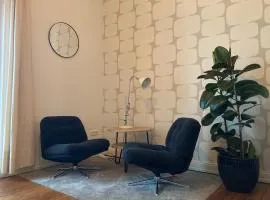 Zentrales Zimmer mit eigenem Balkon