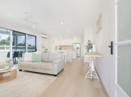 2min walk to Esplanade - Perfect Bargara Escape