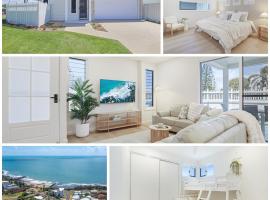 2min walk to Esplanade - Perfect Bargara Escape, hotel v mestu Bargara