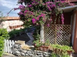 Grazioso appartamento con piccolo giardino
