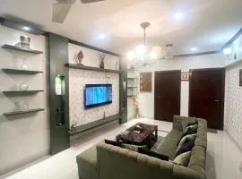 Huge Luxury 3BR APT DHA Nishat Commercial