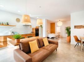 Loft con piscina climatizada privada y parking, hotel in Figueres