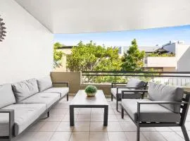 Spacious 2-Bed 2-Bath Moments from Avalon Beach