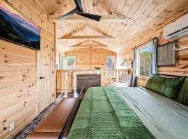 LAST MIN DEALS! - Near Dollywood, Parkway, Biggest Zipline - Cozy Mountain Cabin with Hot Tub, Games, Hammock