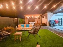 5 Bdr 4 Bth Walk to Old Town 12 min Airport POOL table