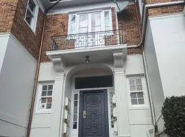 6 beds including 4 double beds and 2 single sofa beds in 1 bedroom and 1 living room apartment