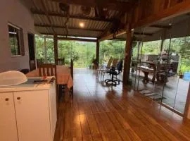 Casa ampla com vista pra mata