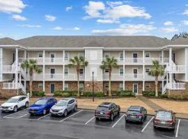 Spacious 2BR Retreat with Pool Access - Barefoot