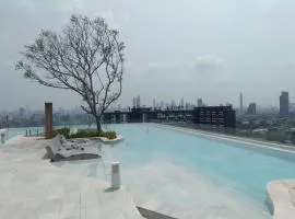 IDEO Thaphra Interchange Condo
