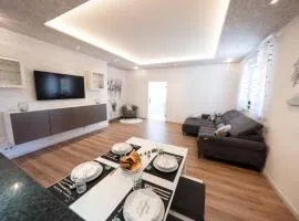 Ring48 City Living - modernes Wohnen mit Wohlfühlambiente mitten im Stadtzentrum - vollausgestattete Küche, Bad mit Duschbadewanne, Parkplatz