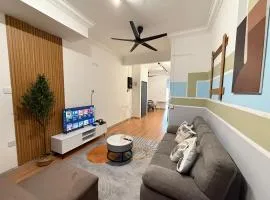 DeMUJI4 10Pax 3BR PS4, 1Min to ECM KCM, Netflix