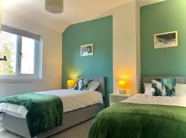 Stunning 3 Bedroom House Near Birmingham Airport and NEC