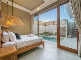 2BDR Canggu Center -Rooftop & BBQ - Private Cook - Walk to Beach - Modern & Luxury