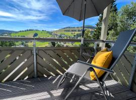GLÜCKAUF by Schwarzwaldquartier Sauna im Haus Skilift und Loipe in direkter Nähe Traumblick Tiefgarage E-Ladestation, hotel v destinaci Todtnauberg