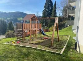 NATURVERLIEBT ideal für Familien direkt an Wanderwegen Sauna im Haus Spielzimmer Tiefgarage E-Ladestation