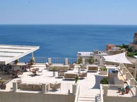 Est hotel – hotel w mieście Santa Cesarea Terme