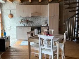Stone House: fairytale flat with magic lake view