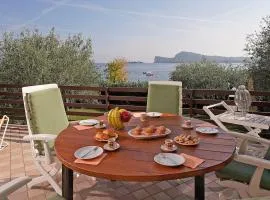 Front lake Villa with huge garden