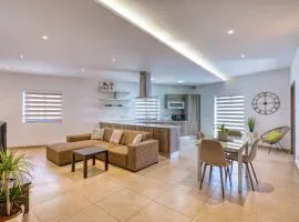 Cozy Apartment minutes to seafront
