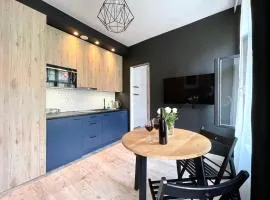 Copernicus Street Apartment - Broken Flowers and Twin Peaks