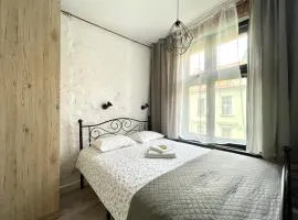 Copernicus Street Apartment - Broken Flowers and Twin Peaks