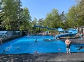 VELUWE CHALET HOENDERLOO Private Jacuzzi, Park Swimming Pool and Children's Entertainment