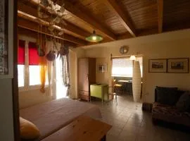 Cozy 35sm Studio with Free Parking