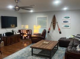 Lakehouse With Wraparound Deck, Game Room, Lake View, hotel a Pottsboro