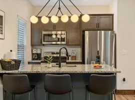 Cozy Cabin-Private Hot Tub-Walk to Pond-Free Daily Attraction Tickets-Near Table Rock Lake