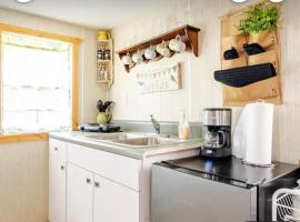 Tiny House surrounded by Florida farm beauty, minicasa en Arcadia