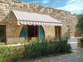 Martha's house, отель в Библе