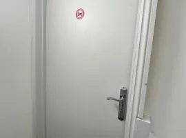 Room 10 NG3 2AZ