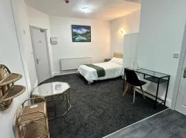Room 9 NG3 2AZ