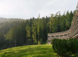 Vigilius Mountain Resort – hotel w mieście Lana
