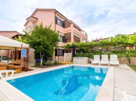Apartment Pula, Istria 18, hotel a Veli Vrh