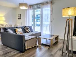 Modern apartment with balcony - Near Paris