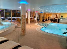 Calimbra Wellness Hotel Superior, hotel con tinas de hidromasaje en Miskolctapolca