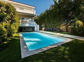 Spacious Villa with pool 500m from the beach