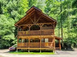 Cozy Cabin Wgame Room, Hot Tub & Creek