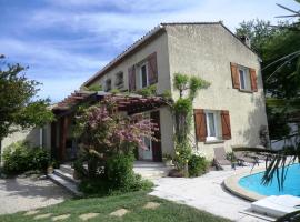 Lou Brès En Provence Près D'Avignon, Hotel in Vedène
