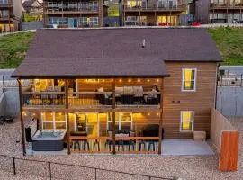Private Hot Tub, Lake View, $400 of Free Daily Tickets, Unique Floor Plan!