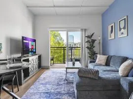 Beautiful Blue Spacious Free Parking View Gym