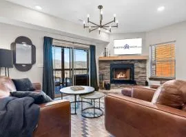 Cabin w Water View-Community Indoor Pool-Pvt Hot Tub-Free Local Attraction Tickets