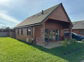 32 Cherry-Lodge-Tranquil-Hot Tub-Fishing Lake-7m to beach