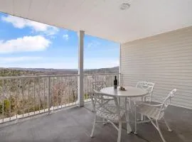 Large 2 Bed Condo w Beautiful Deck Views-Free Attraction Tickets-Table Rock Lake Access