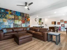 Stunning Lakeviews, Private Hot tub, Free SDC Tickets, Foosball, Arcade, Air Hockey!